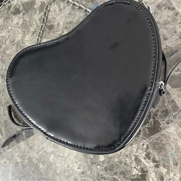 (Fake) Razor Blade Leather Chain Heart Bag - Picture 7 of 16